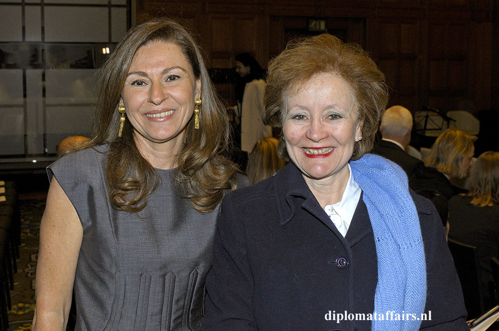 right_ H.E. prof. Maria Teresa Infantes right_ H.E. prof. Maria Teresa Infantes