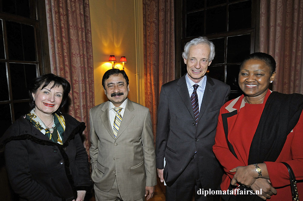 363.jpg H.E. Ms Ireny Comaroschi, Sheikh Mohammed Belal, H.E. Dr Johannes Werner Druml, H.E. Ms. Odette Melono 363.jpg H.E. Ms Ireny Comaroschi, Sheikh Mohammed Belal, H.E. Dr Johannes Werner Druml, H.E. Ms. Odette Melono