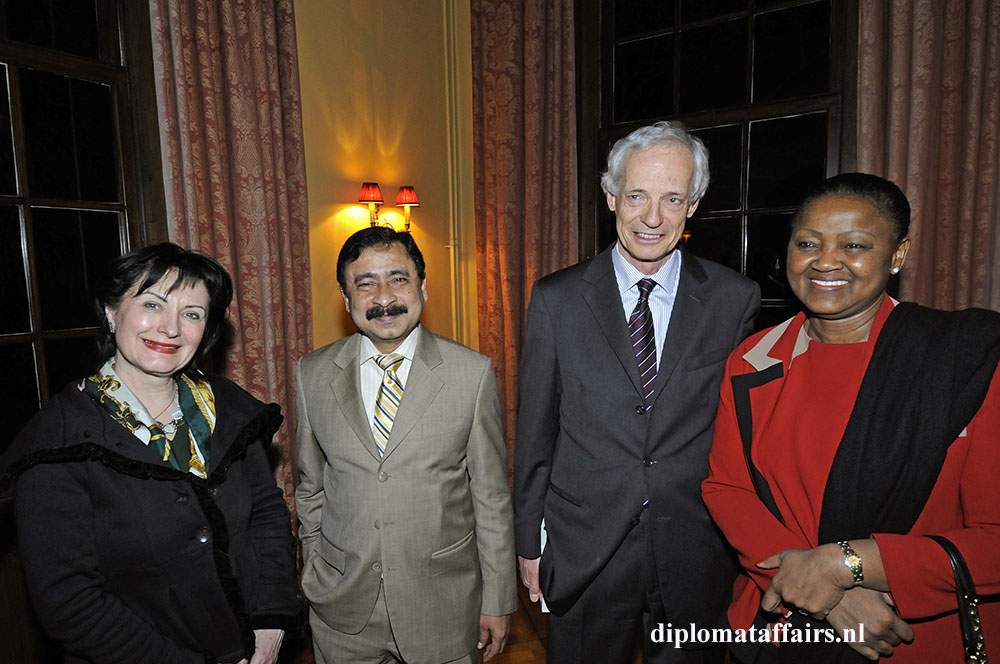 363.jpg H.E. Ms Ireny Comaroschi, Sheikh Mohammed Belal, H.E. Dr Johannes Werner Druml, H.E. Ms. Odette Melono