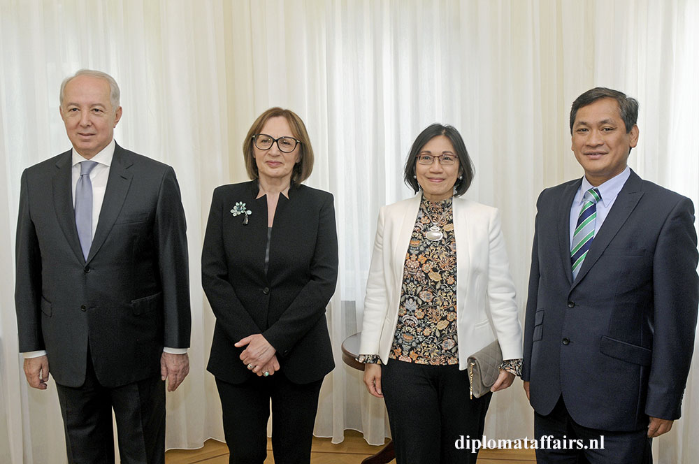 831.jpg right Ambassador Jaime Victor Badillo Ledda 831.jpg right Ambassador Jaime Victor Badillo Ledda