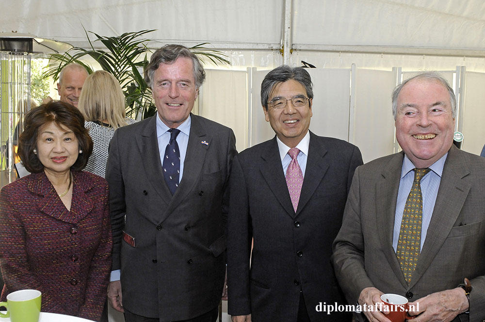 photo 2 Mrs. Midori Inomata, Mr. Alexander Beelaerts, Ambassador of Japan Hiroshi Inomata, Mr. Egbert Jacobs