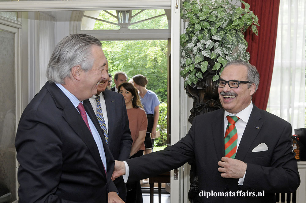 935.jpg left Ambassador of Uruguay Dr. Alvaro Moerzinger 935.jpg left Ambassador of Uruguay Dr. Alvaro Moerzinger