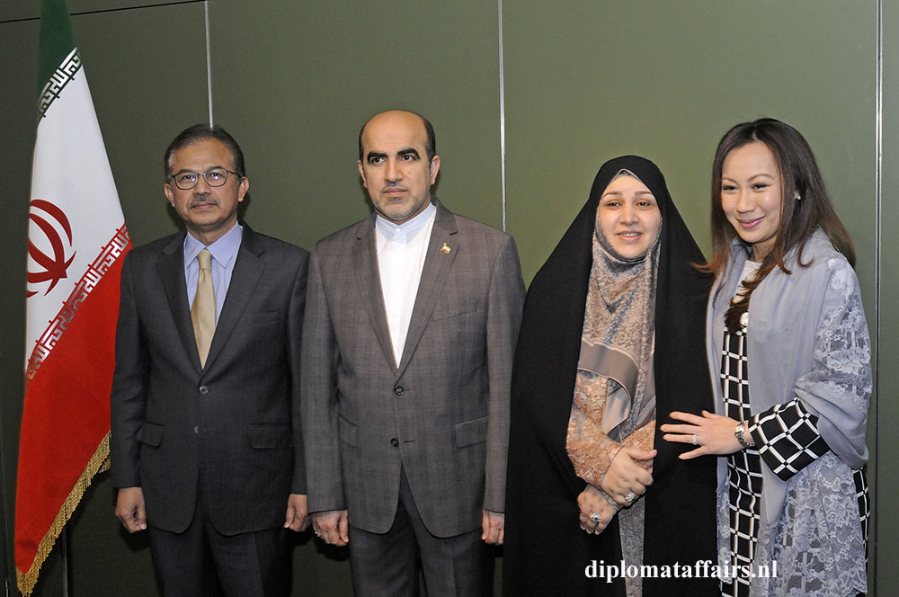 551.jpg left H.E. Mr Ahmad Nazri Bin Yusof 551.jpg left H.E. Mr Ahmad Nazri Bin Yusof