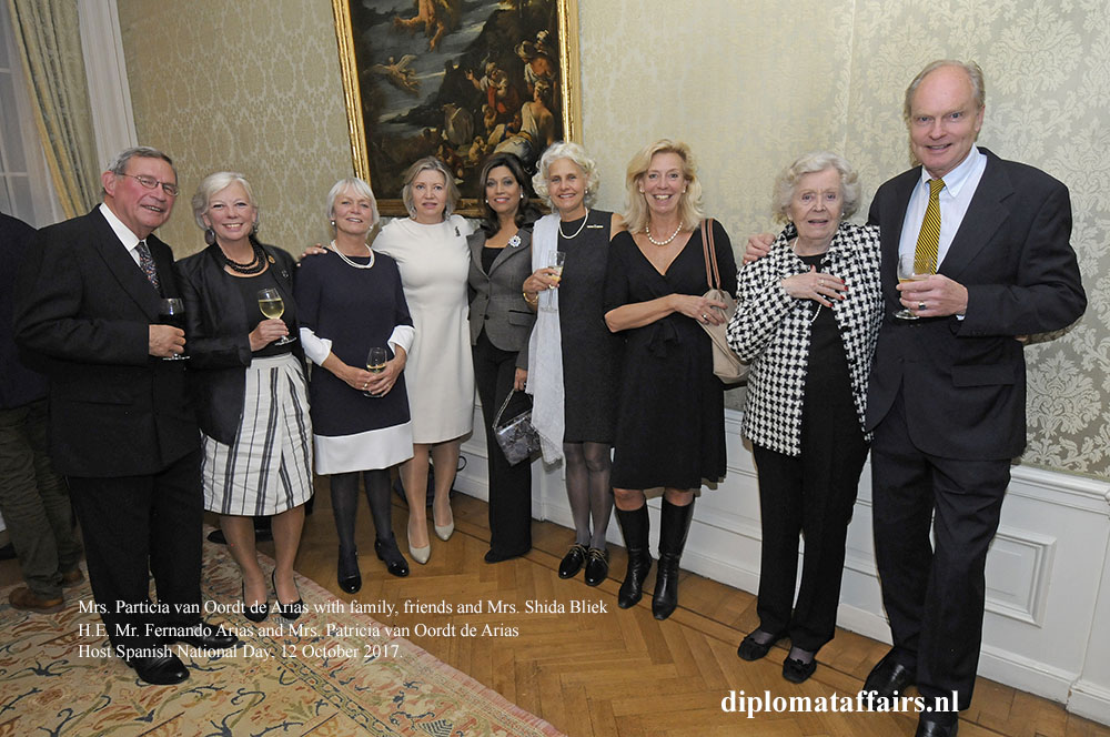 14 Mrs. Particia van Oordt De Arias with family, friends and Mrs. Shida Bliek