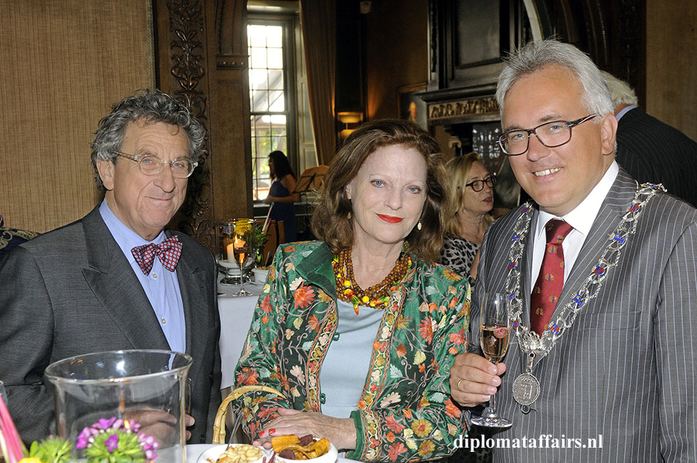 1476.jpg-Jhr.-Patrick-Testa-Ms-Barbara-Plugge-and-Deputy-Mayor-of-Wassenaar-Freddy-Blommers