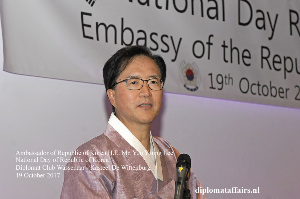 8 Ambassador of Republic of Korea and Mr. Yun Young Lee, Diplomat Club Wassenaar 8 Ambassador of Republic of Korea and Mr. Yun Young Lee, Diplomat Club Wassenaar
