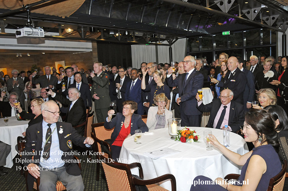 9 Ambassador of Republic of Korea and Mr. Yun Young Lee, Diplomat Club Wassenaar 9 Ambassador of Republic of Korea and Mr. Yun Young Lee, Diplomat Club Wassenaar
