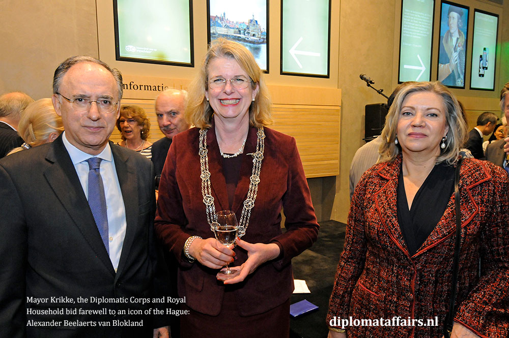 10.jpg H.E. Fernando Arias, Mayor Pauline Krikke, Mrs. Patricia van Oordt de ARIAS 10.jpg H.E. Fernando Arias, Mayor Pauline Krikke, Mrs. Patricia van Oordt de ARIAS