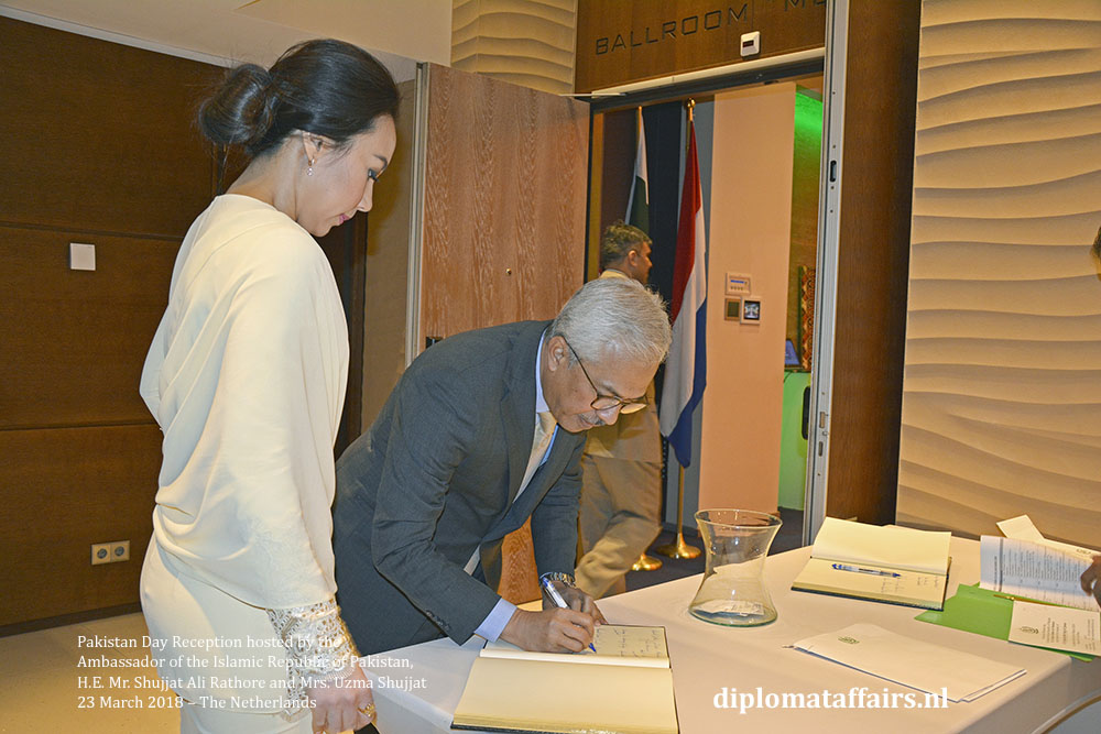 4a. H.E. Mr. Ahmad Nazri Bin Yusof (Malaysia) Mrs. Linda Zin 4a. H.E. Mr. Ahmad Nazri Bin Yusof (Malaysia) Mrs. Linda Zin