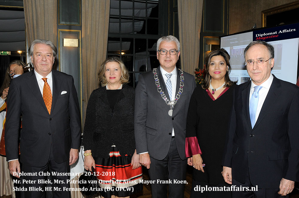 660b.jpg Mr. Peter Bliek, Mrs. Patricia van Oordt de Arias, Mayor Frank Koen, Mrs. Shida Bliek, HE Mr. Fernando Arias (DG OPCW) Diplomat Affairs Magazine 660b.jpg Mr. Peter Bliek, Mrs. Patricia van Oordt de Arias, Mayor Frank Koen, Mrs. Shida Bliek, HE Mr. Fernando Arias (DG OPCW) Diplomat Affairs Magazine