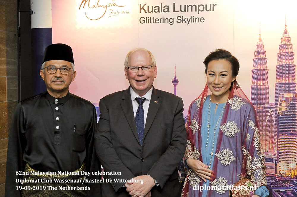 8. jpg In the middle, the Ambassador of Australia, H.E. Mr. Matthew Neuhaus Diplomat Affairs Magazine 8. jpg In the middle, the Ambassador of Australia, H.E. Mr. Matthew Neuhaus Diplomat Affairs Magazine