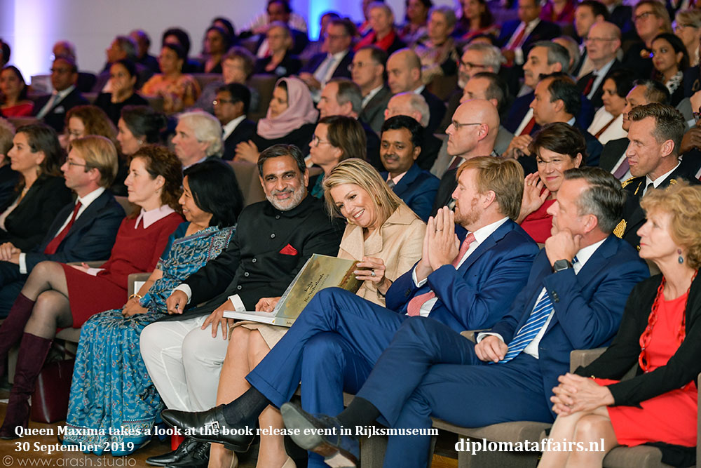 2.jpg Queen Maxima takes a look at the book release event in Rijksmuseum Diplomat Affairs magazine