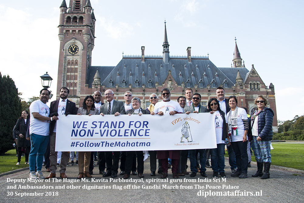 7.jpg Deputy Mayor of The Hague Ms. Kavita Parbhudayal, spiritual guru from India Sri M, HE Venu Rajamony and other Ambassadors at Gandhi March from The Peace Palace Diplomat Affairs Magazine